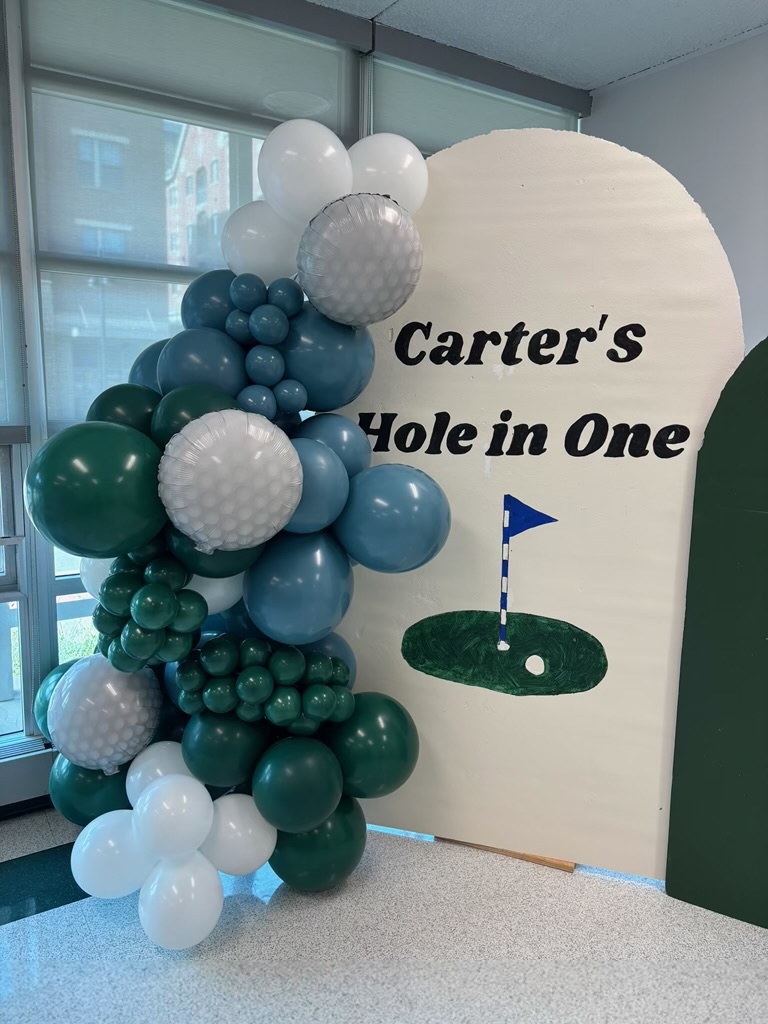 Golf hole in one birthday balloon garland